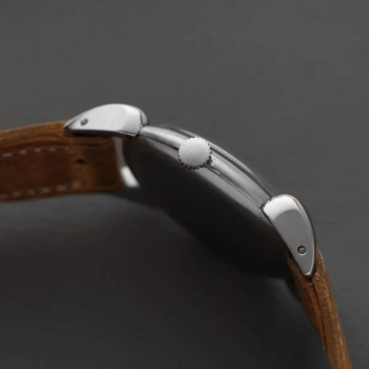 rare-1940er-longines-salmon-stainless-steel35mm-fancy-lugs (4).webp