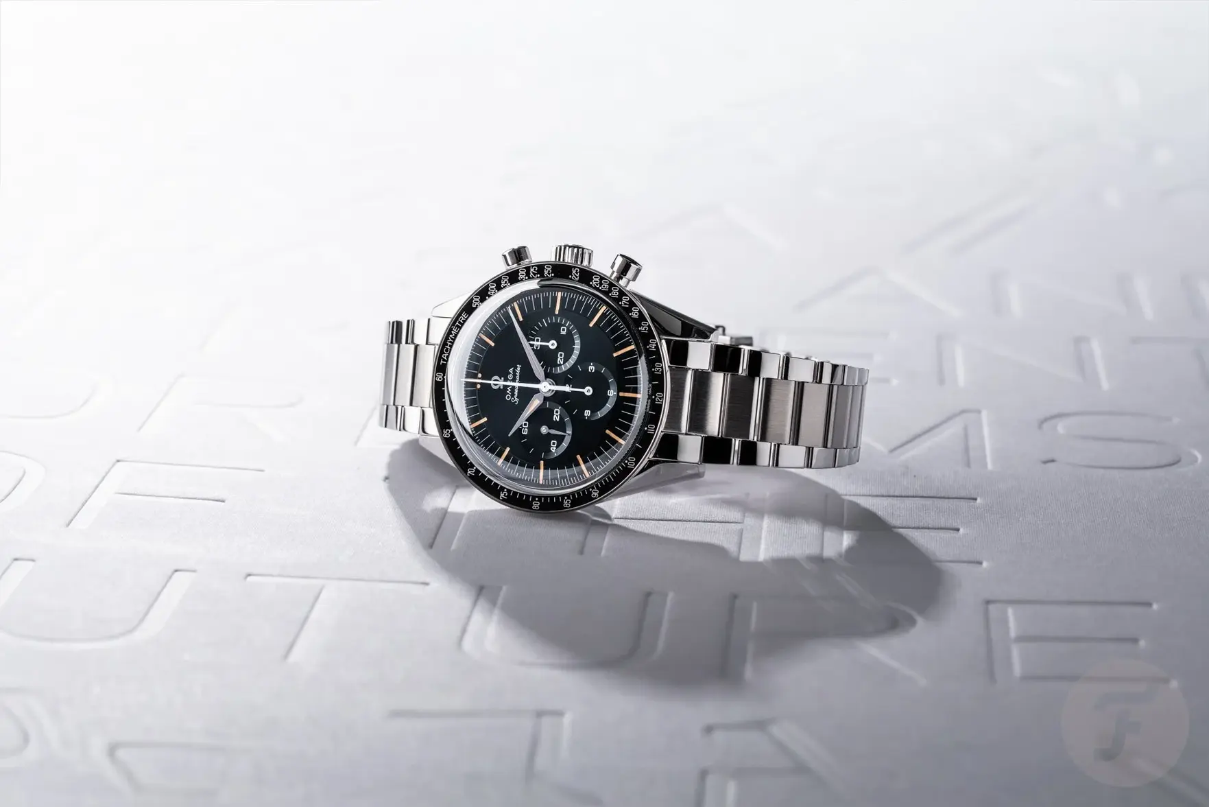 Omega-speedmaster-FOIS-310.30.40.50.06.001-3.webp
