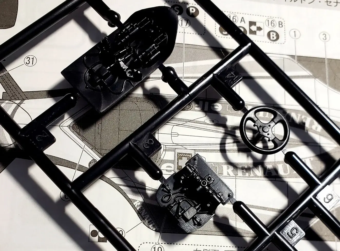 Williams FW16 model kit.webp