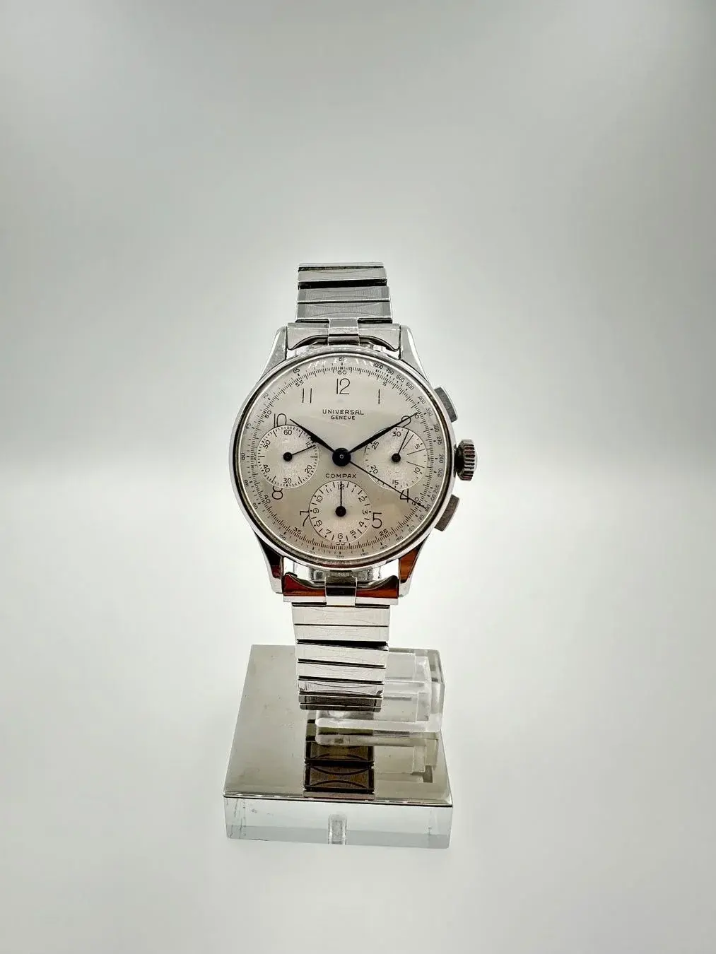 universal-geneve-compax (2).webp