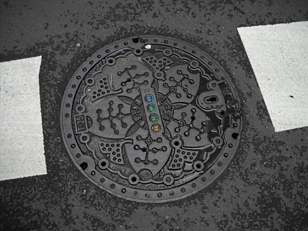 Ikebukuro_manhole2.webp