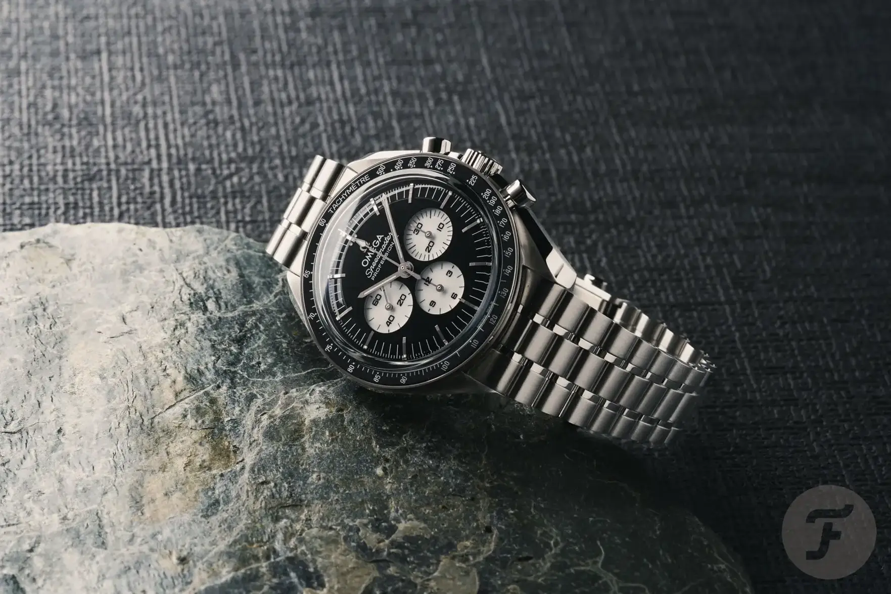 Omega-Speedmaster-310.30.42.50.01.004-310.60.42.50.01.002-4.webp