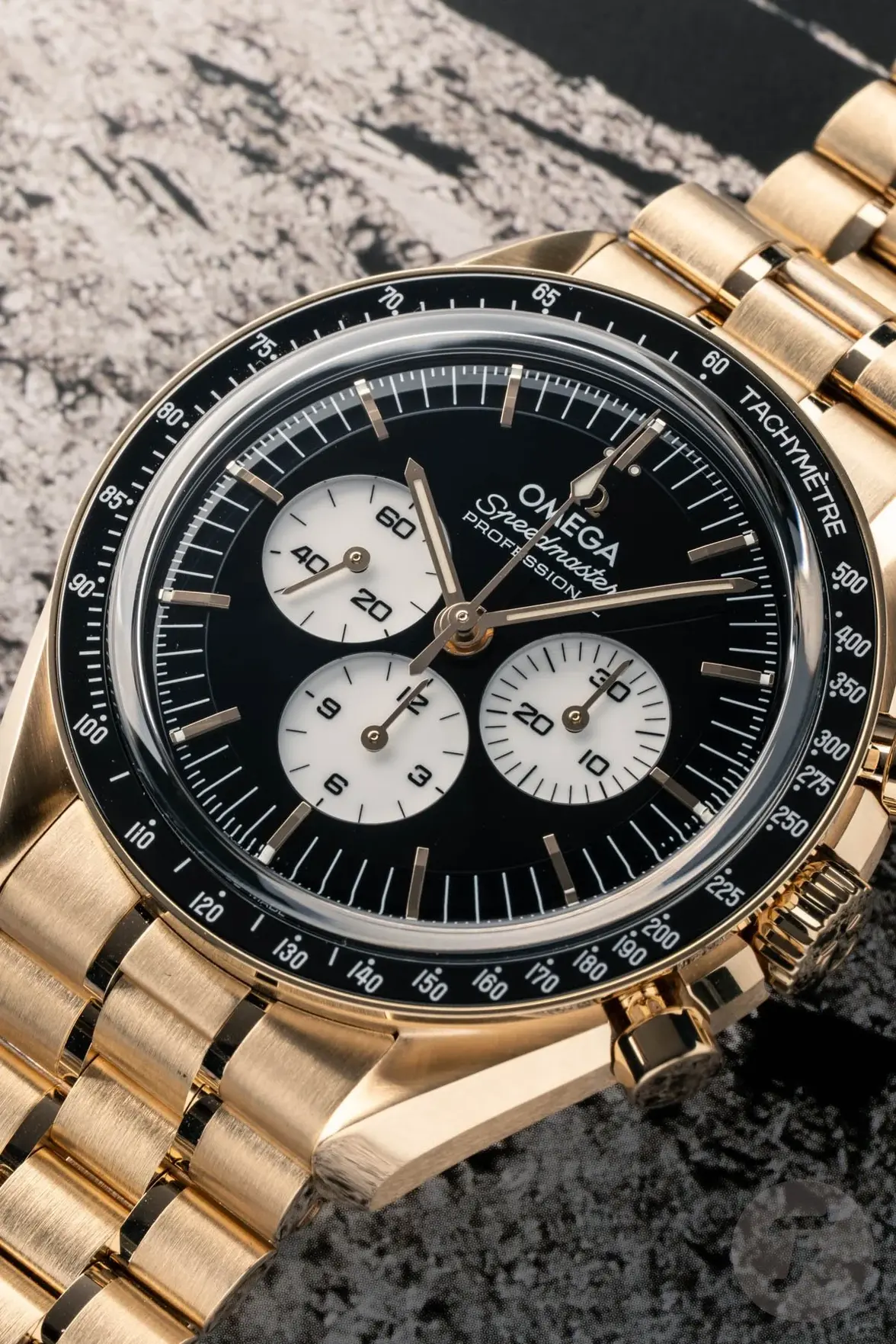 Omega-Speedmaster-310.30.42.50.01.004-310.60.42.50.01.002-8.webp
