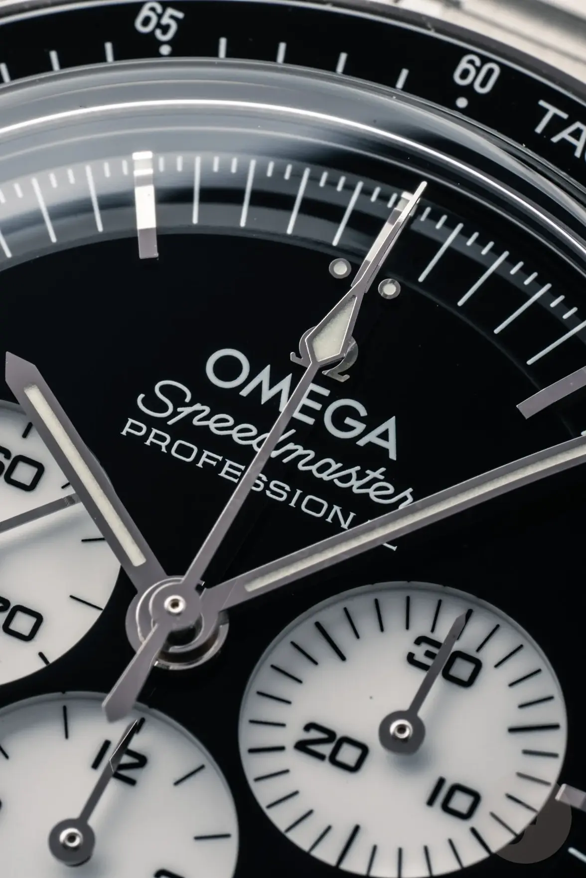 Omega-Speedmaster-310.30.42.50.01.004-310.60.42.50.01.002-11.webp