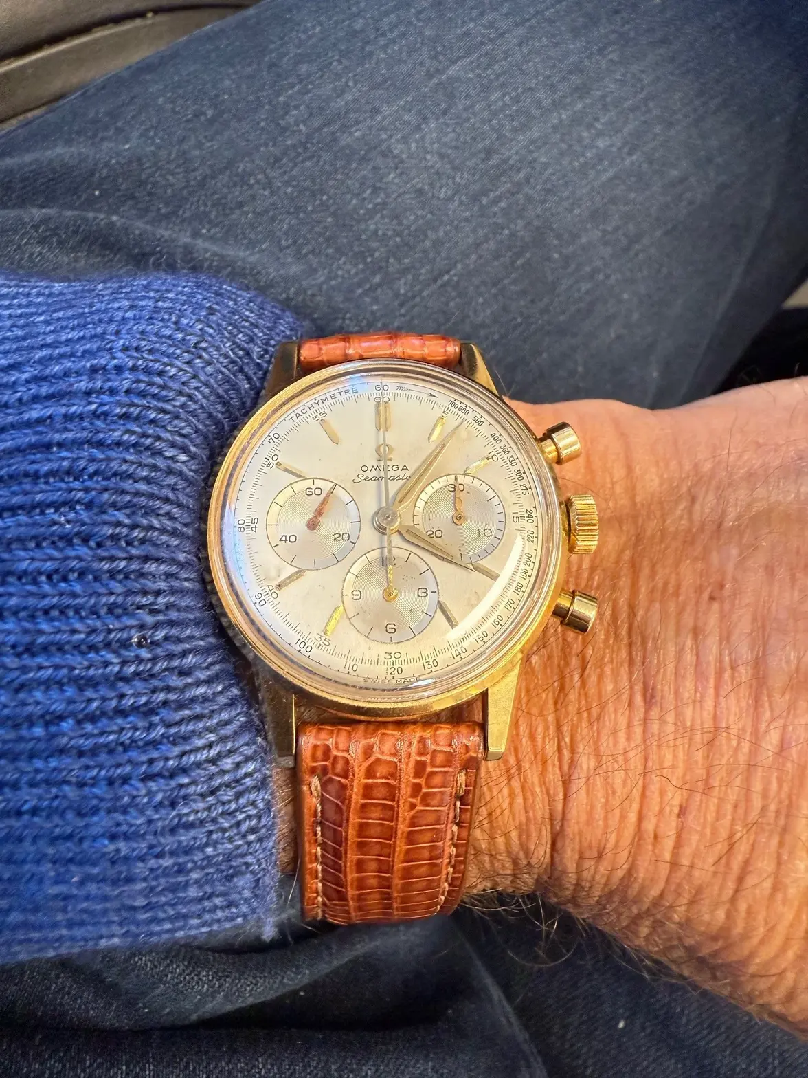 SM Chrono gold wrist.webp