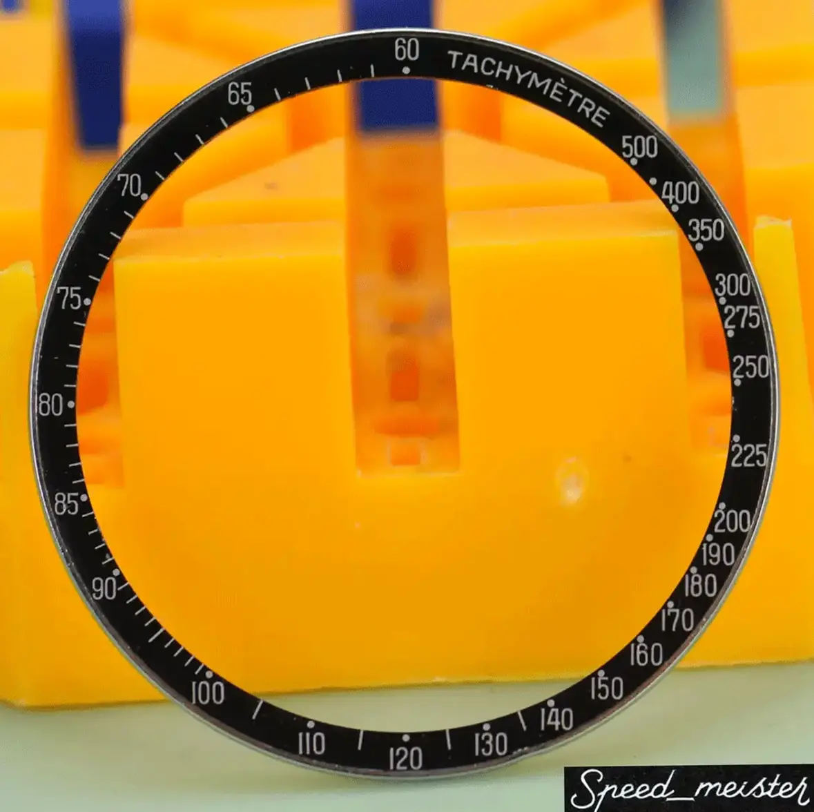 SPEEDMASTER_Bezel_Comparator3.webp