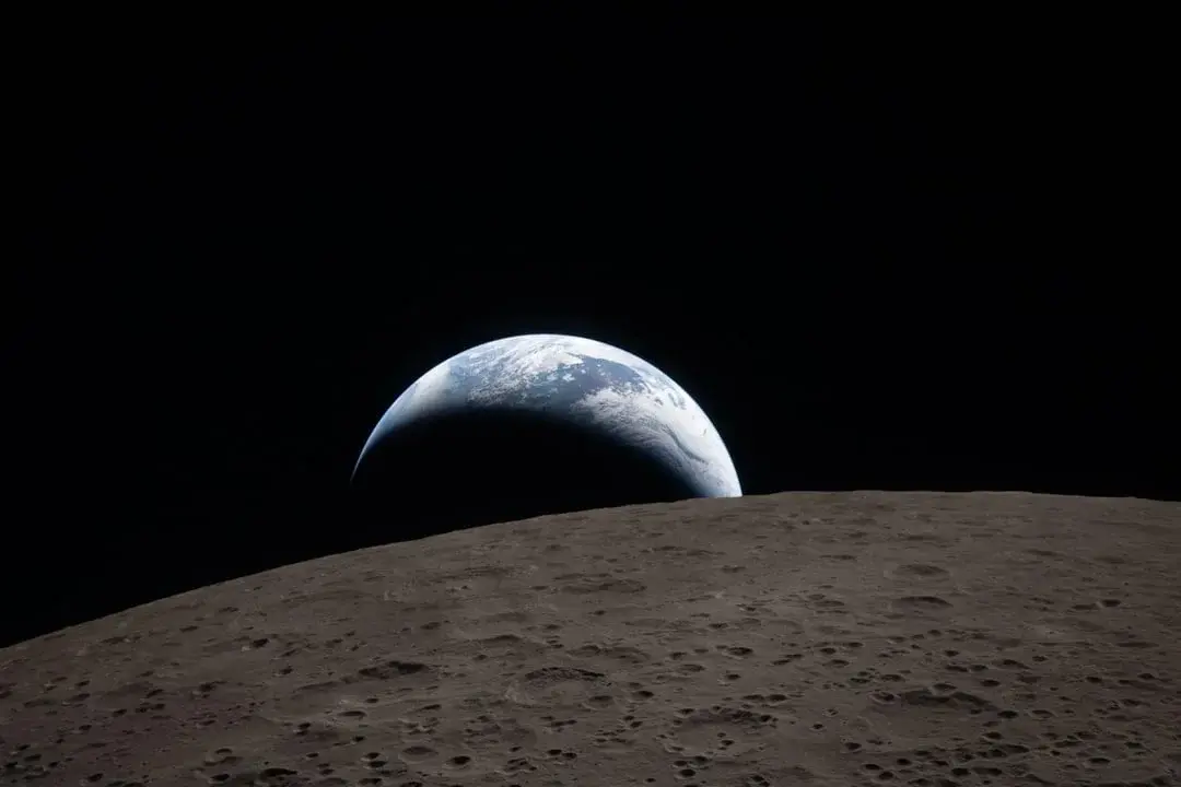 r-eclipse-photos-taken-aboard-the-v0-tl6r9u3ulrtg1.webp