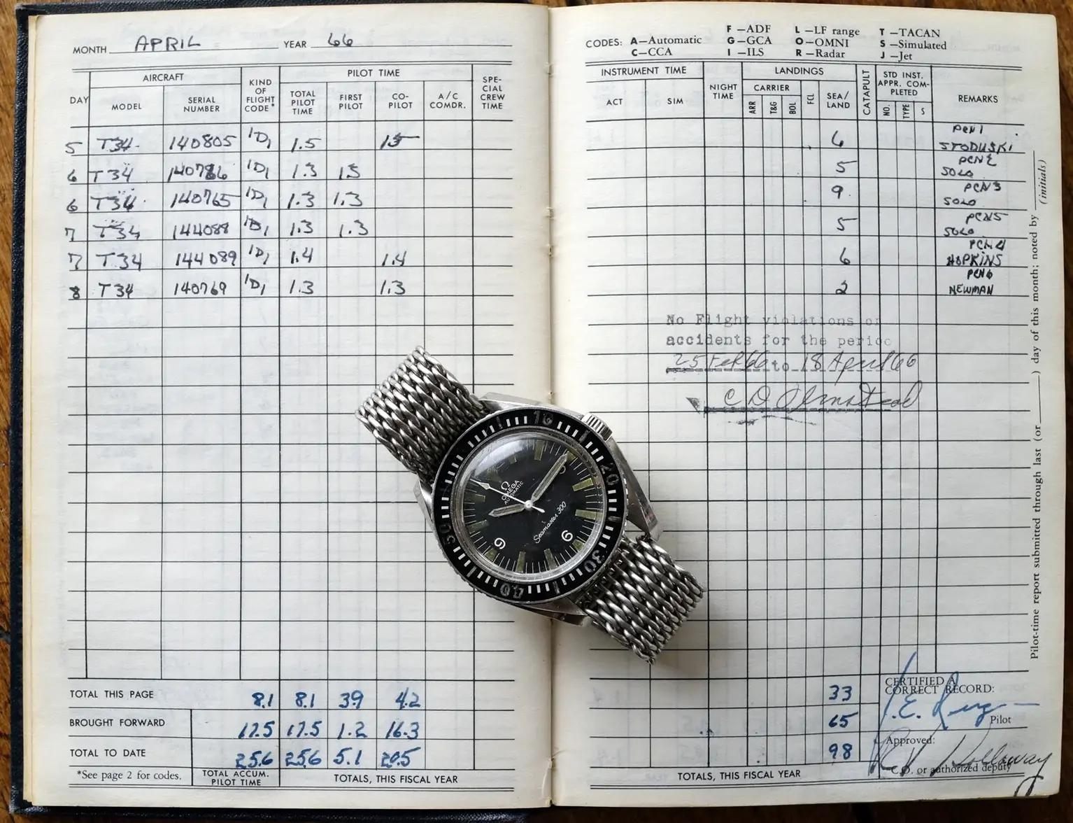 flight log book DSC02521 m.webp
