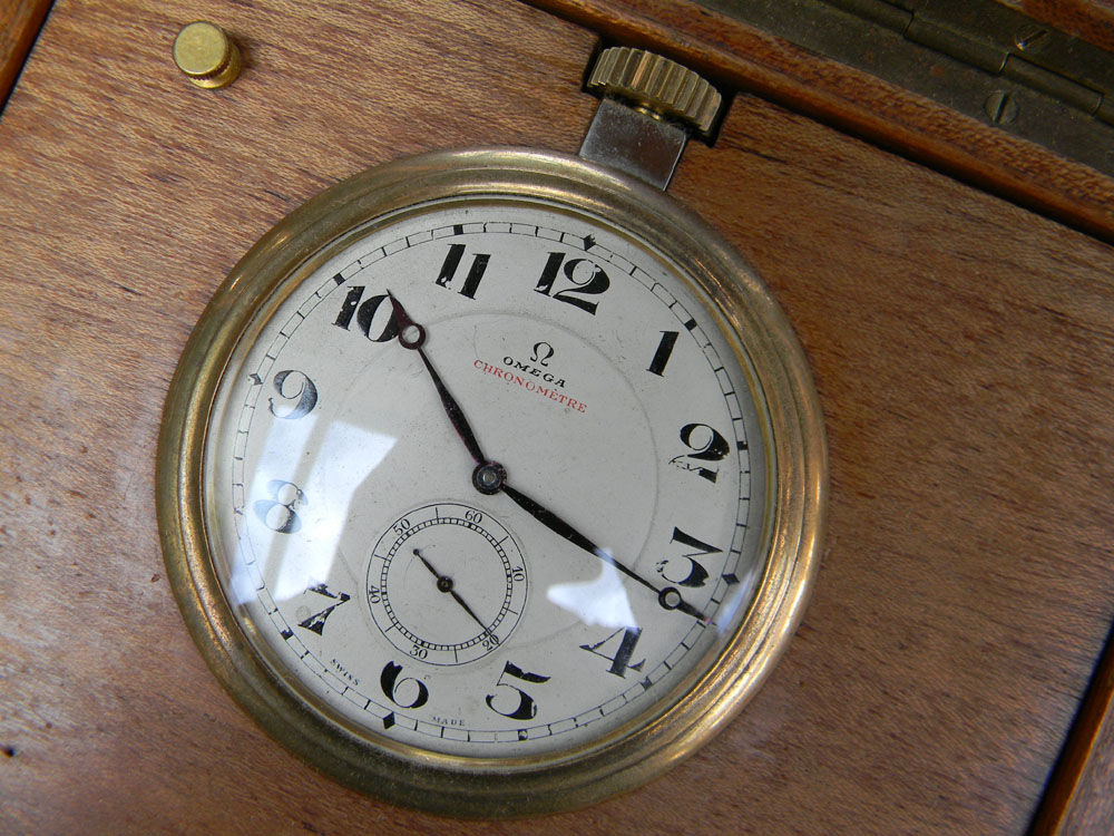 Omega Rare Shop Display Clock Original Wooden Presentation Box  17 Jewel Chronometre Movement 5.jpg