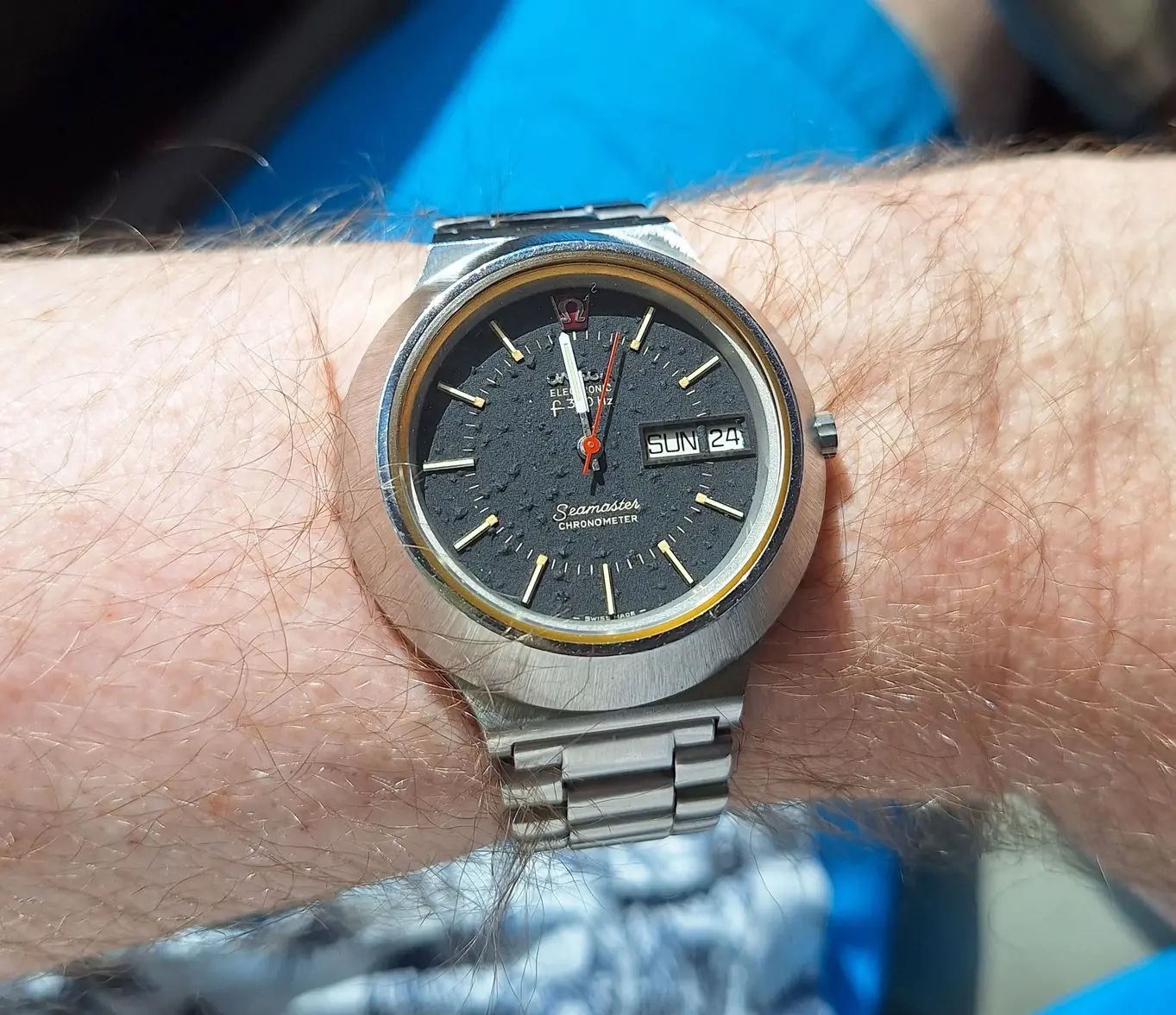 Omega F300 Seamaster wristshot 07.webp