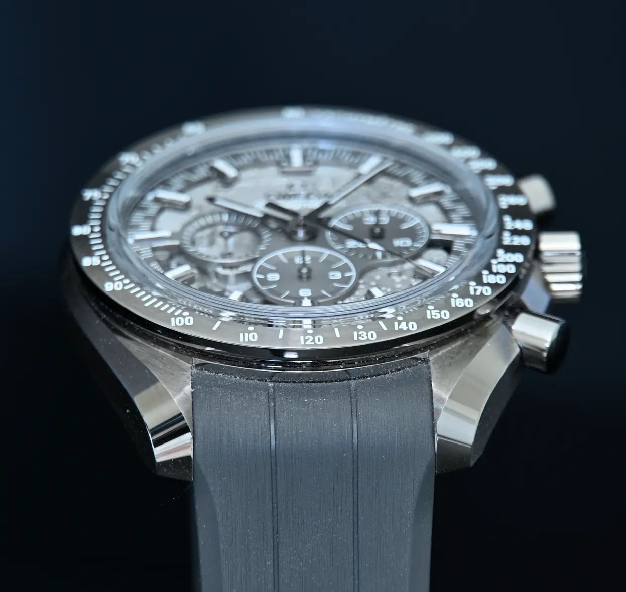 Grey_Side_06.webp
