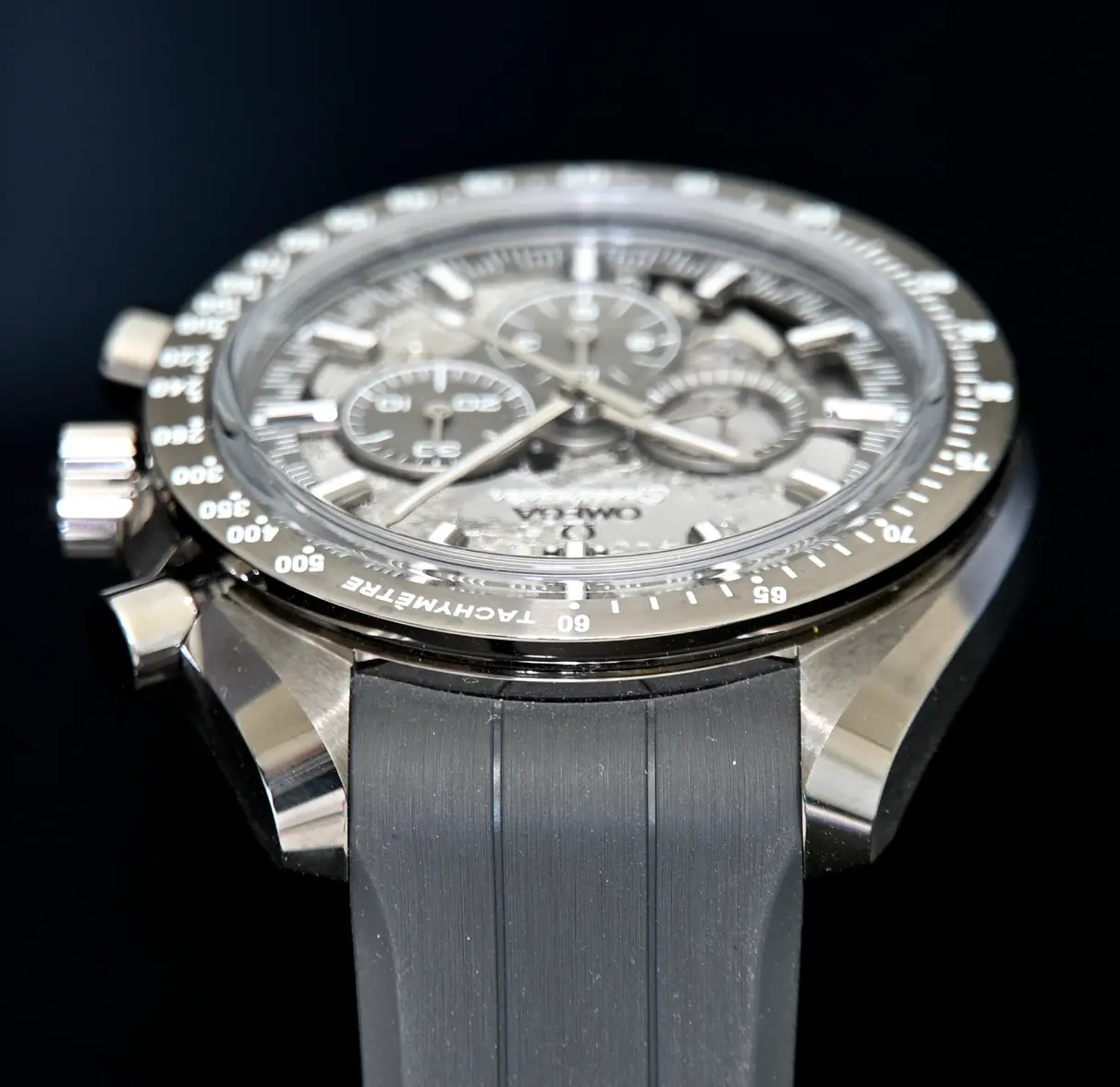 Grey_Side_07.webp