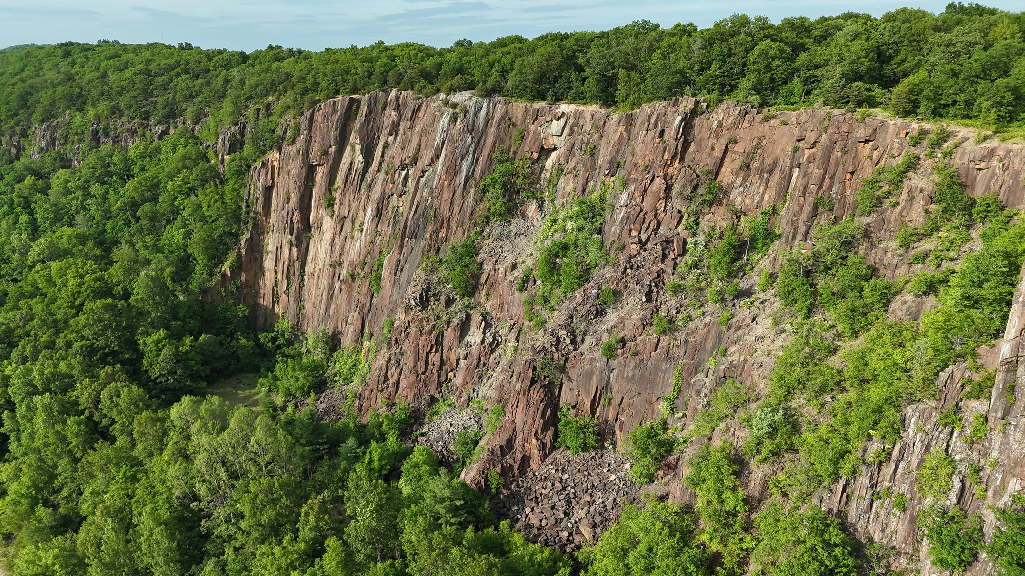 dji_fly_20260610_175944_0024_1781185726924_photo_beautify.webp