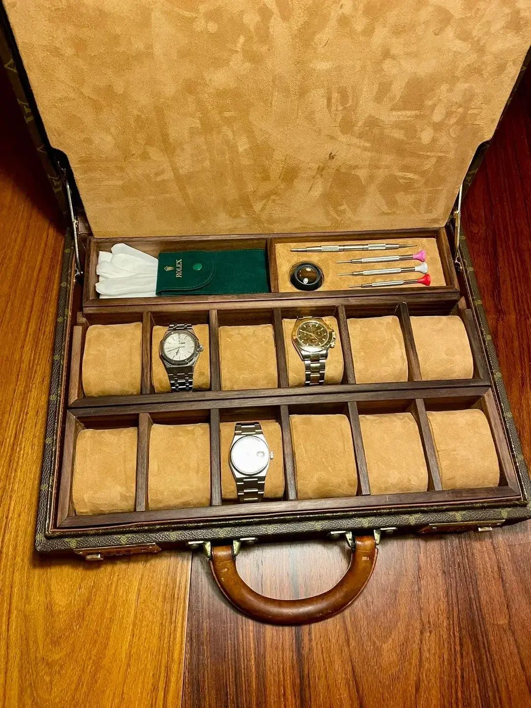 wts-vintage-louis-vuitton-watchcase-handmade-in-countless-v0-4nm29xcrn88g1.webp