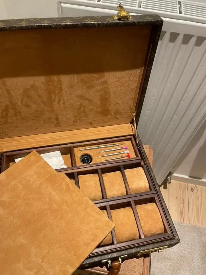 wts-vintage-louis-vuitton-watchcase-handmade-in-countless-v0-ih8f9cbrn88g1.webp