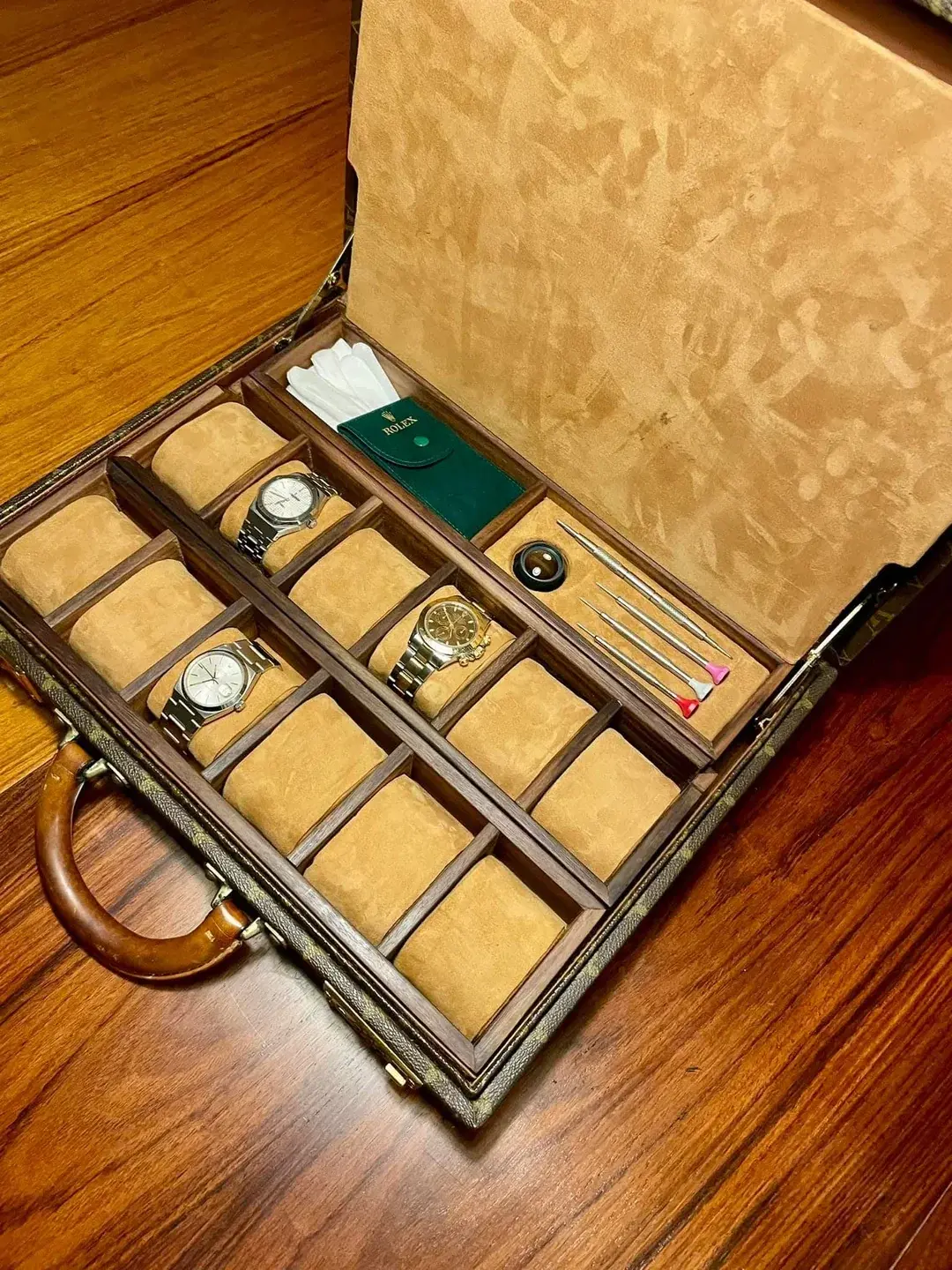 wts-vintage-louis-vuitton-watchcase-handmade-in-countless-v0-r7v6ypcrn88g1.webp