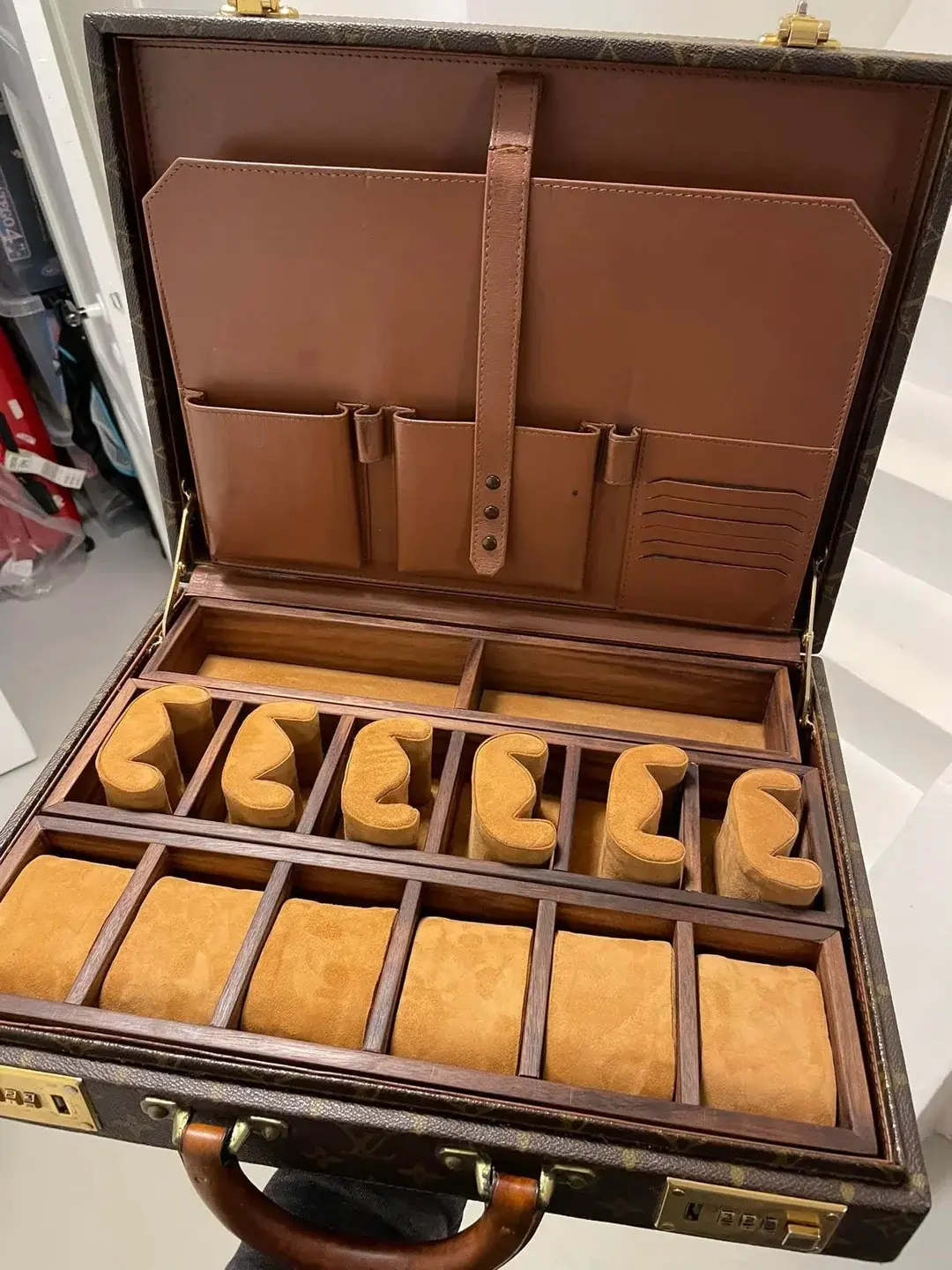 wts-vintage-louis-vuitton-watchcase-handmade-in-countless-v0-rmc2d9crn88g1.webp