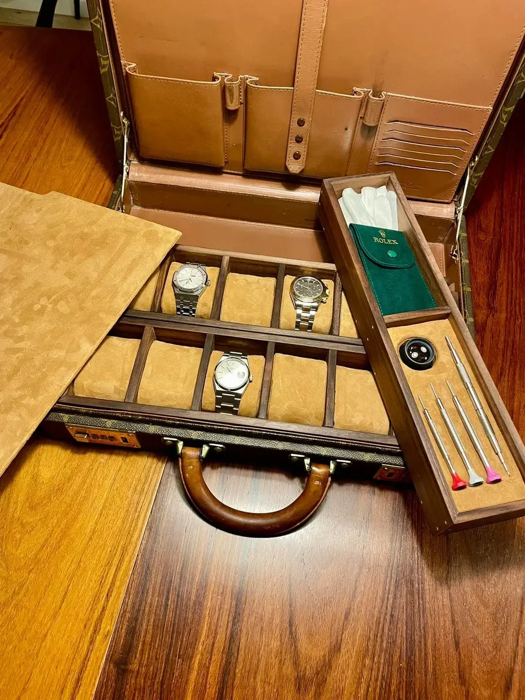 wts-vintage-louis-vuitton-watchcase-handmade-in-countless-v0-t7k8micrn88g1.webp