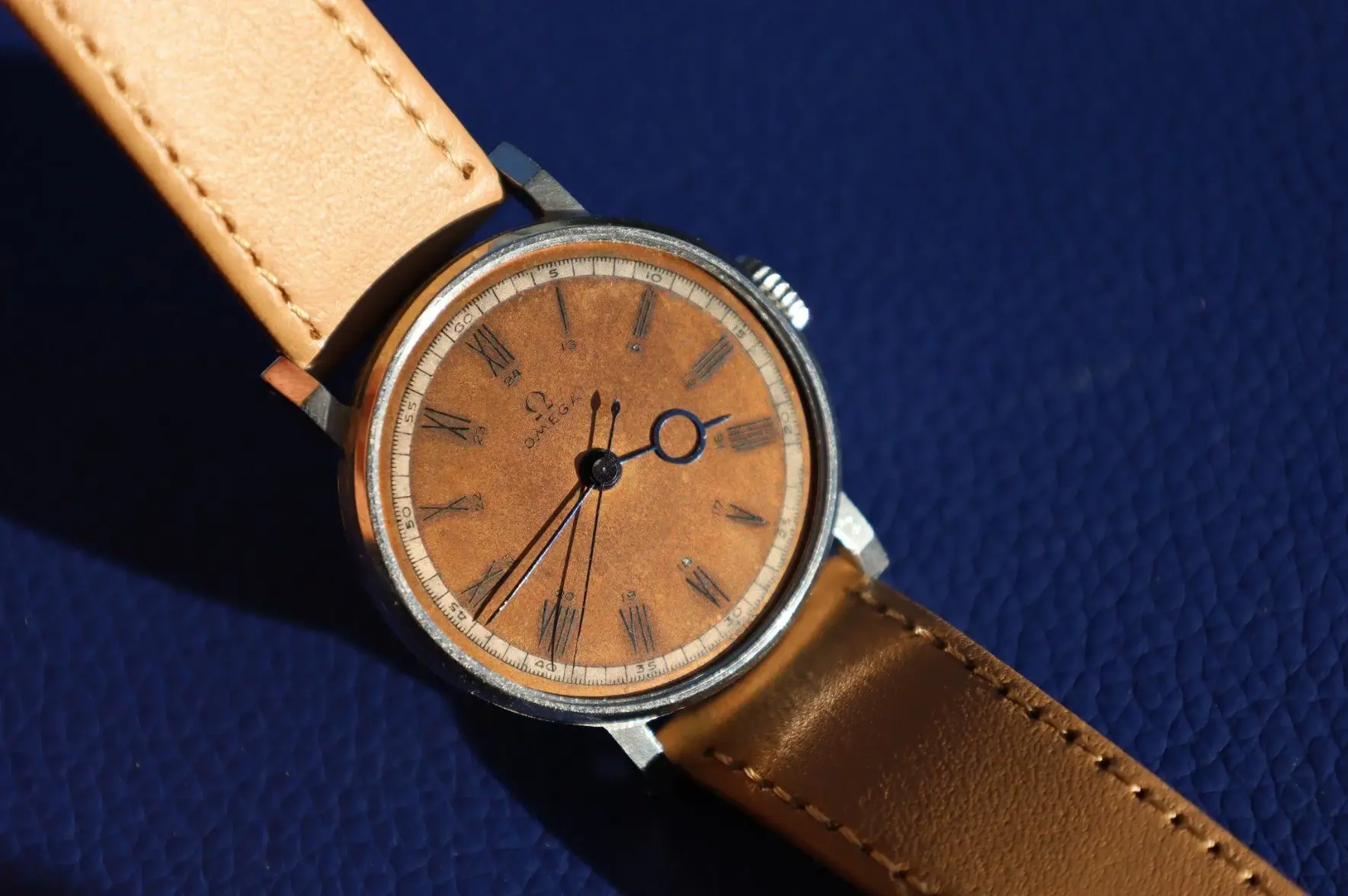 omega-techron-canada-air-force-ww2-salmon-dial-rar-1941 (1).webp