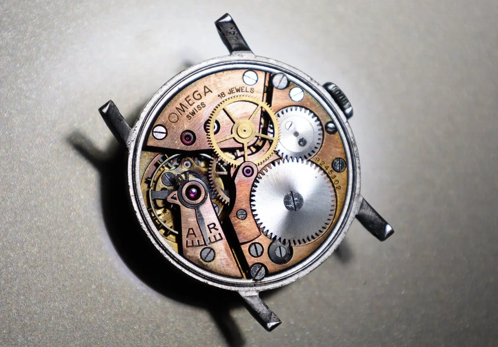 omega-techron-canada-air-force-ww2-salmon-dial-rar-1941 (2).webp