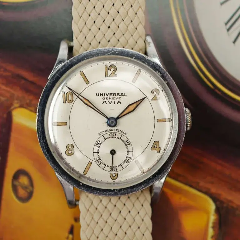 cafe-noir-montre-vintage-marseille-horloger-universal-geneve-avia-tritium-1950_5-768x768.webp