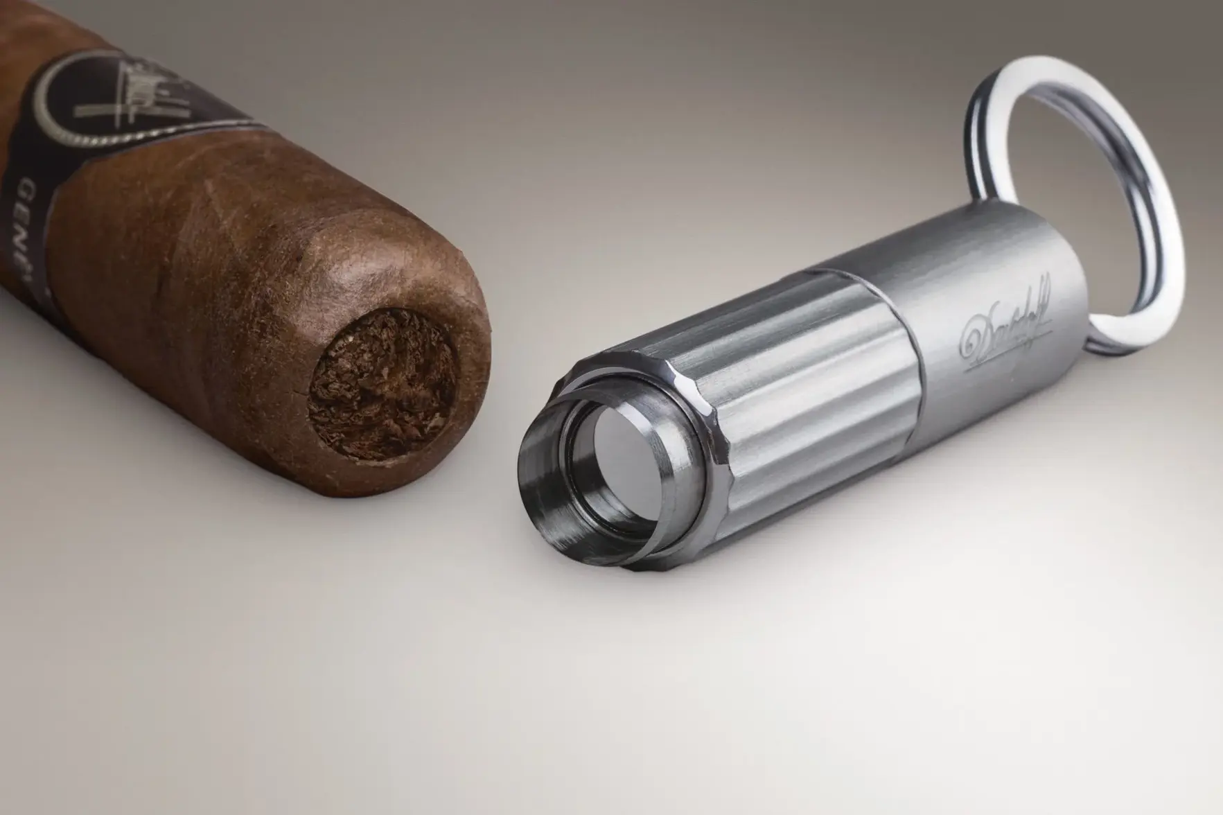 Davidoff-Duocut-Double-Blade-Punch-Cutter-2.webp