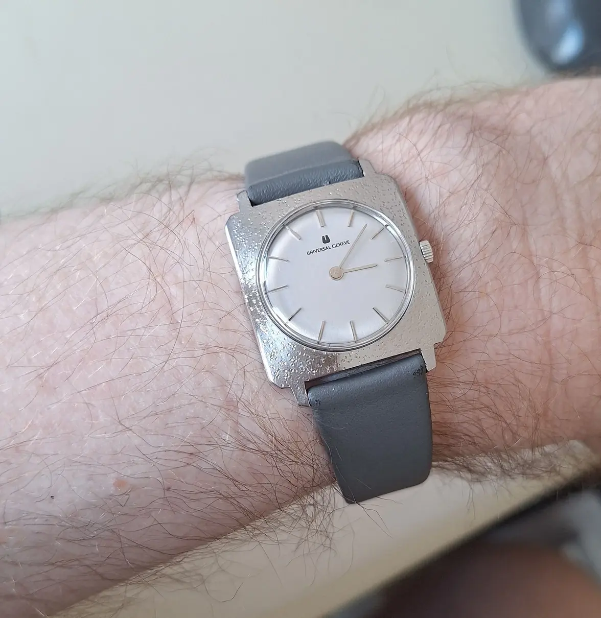 Universal Geneve Altesse wristshot 07.webp Universal Geneve Altesse wristshot 07.webp