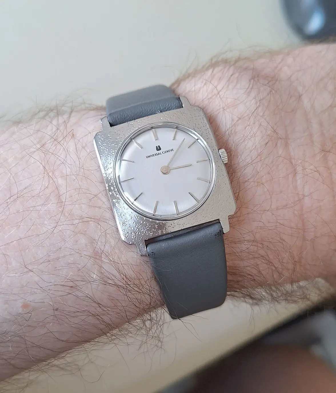 Universal Geneve Altesse wristshot 07.webp