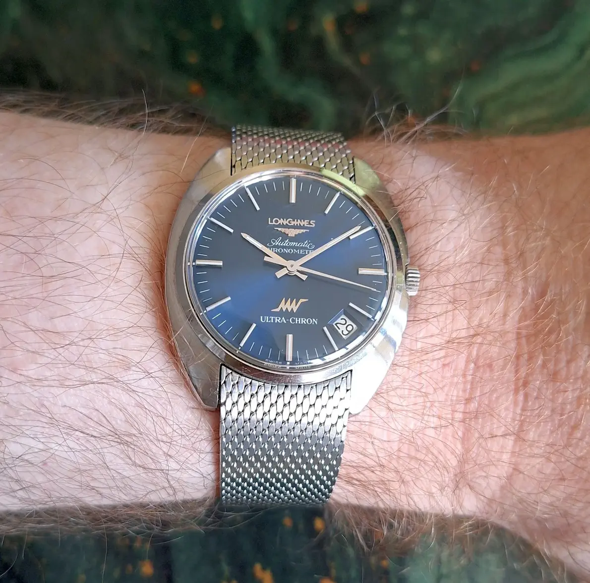 Longines Ultrachron 8353 blau wristshot 04.webp