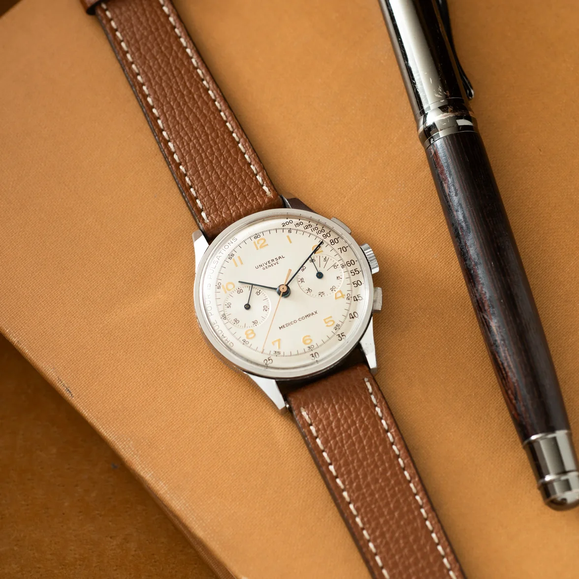 AS12417_40993337_UNIVERSALGENEVE_MEDICOCOMPAX_22517-9.webp