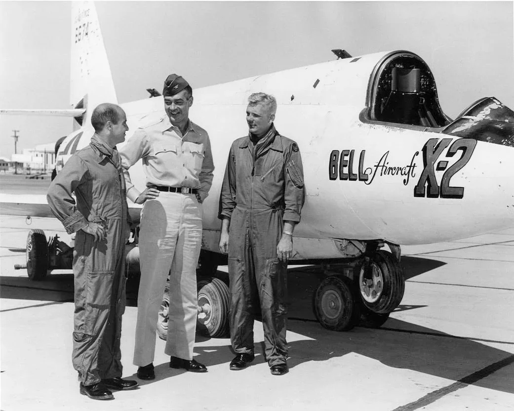 Bell_X-2_pilots.webp