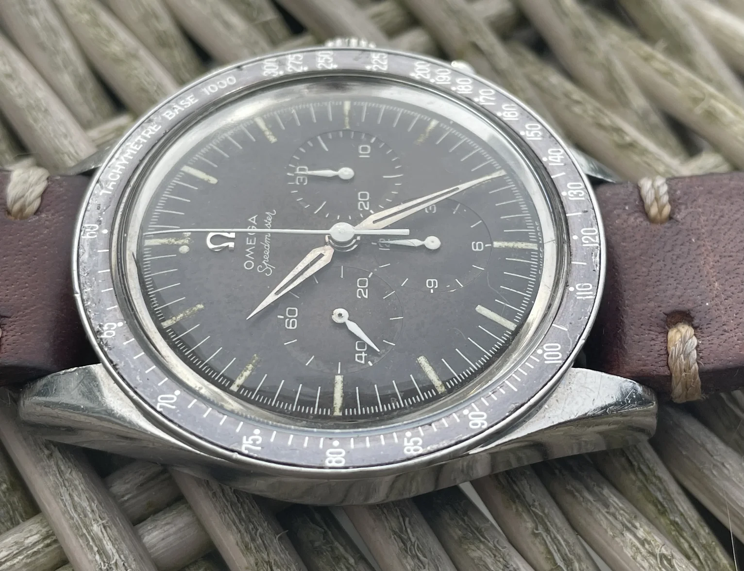 O35o Omega Speedmaster 2998-1 Base 1000 bezel tropical 1959 .webp