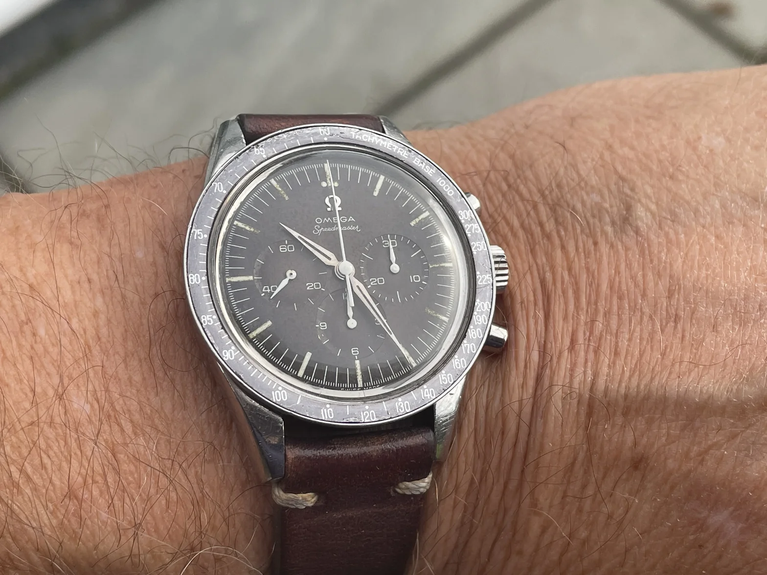 O35t Omega Speedmaster 2998-1 Base 1000 bezel tropical 1959 .webp