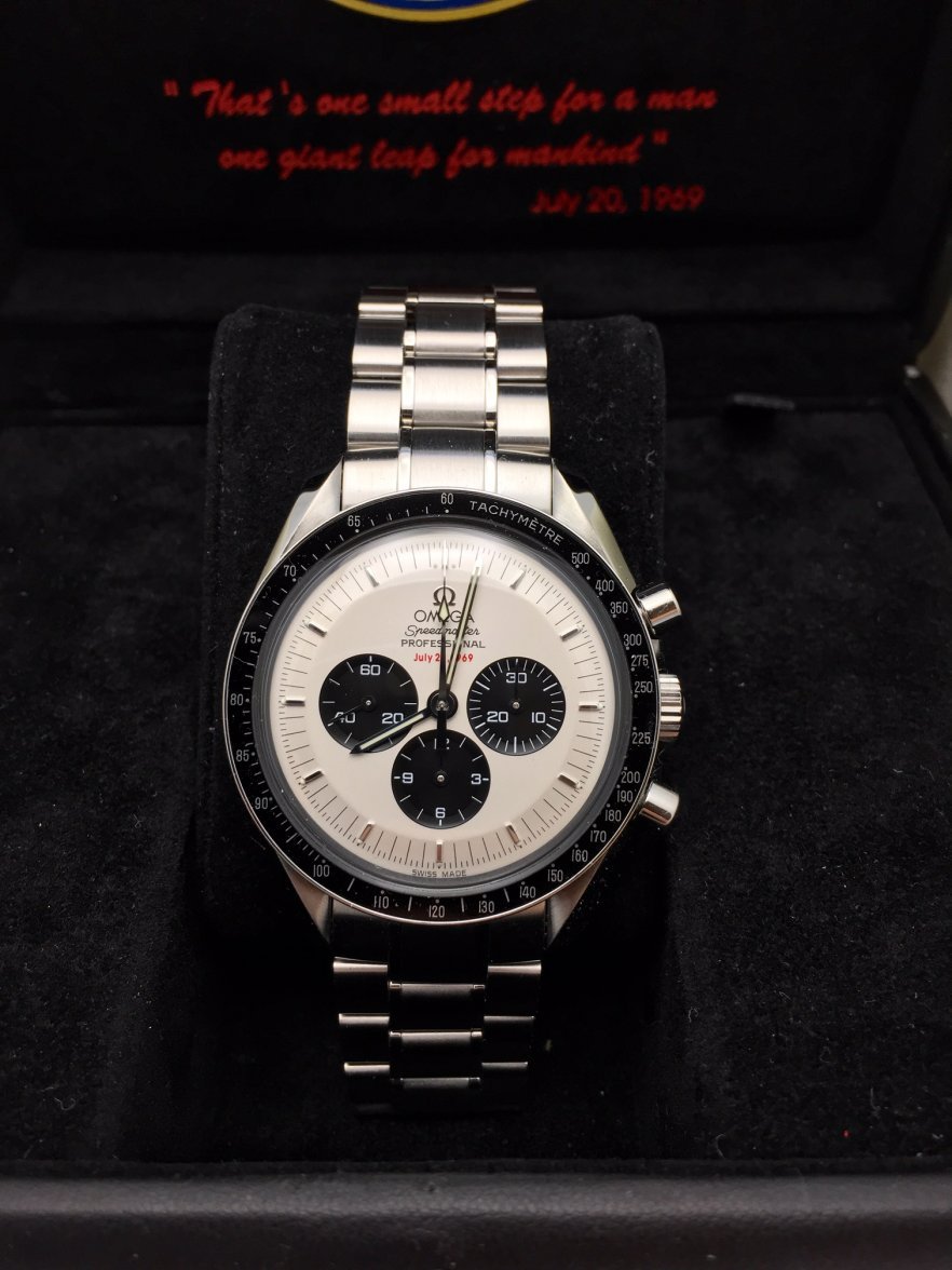 Omega Speedmaster Apollo 35th 2.jpg