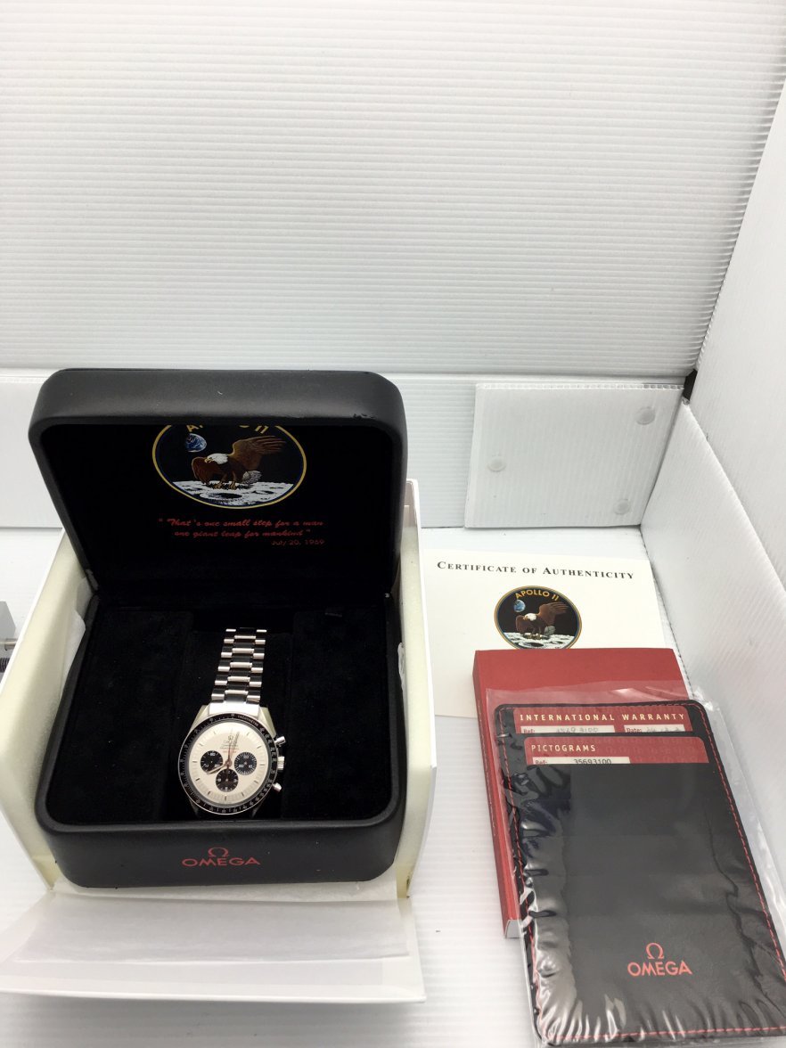 Omega Speedmaster Apollo 35th 1.jpg
