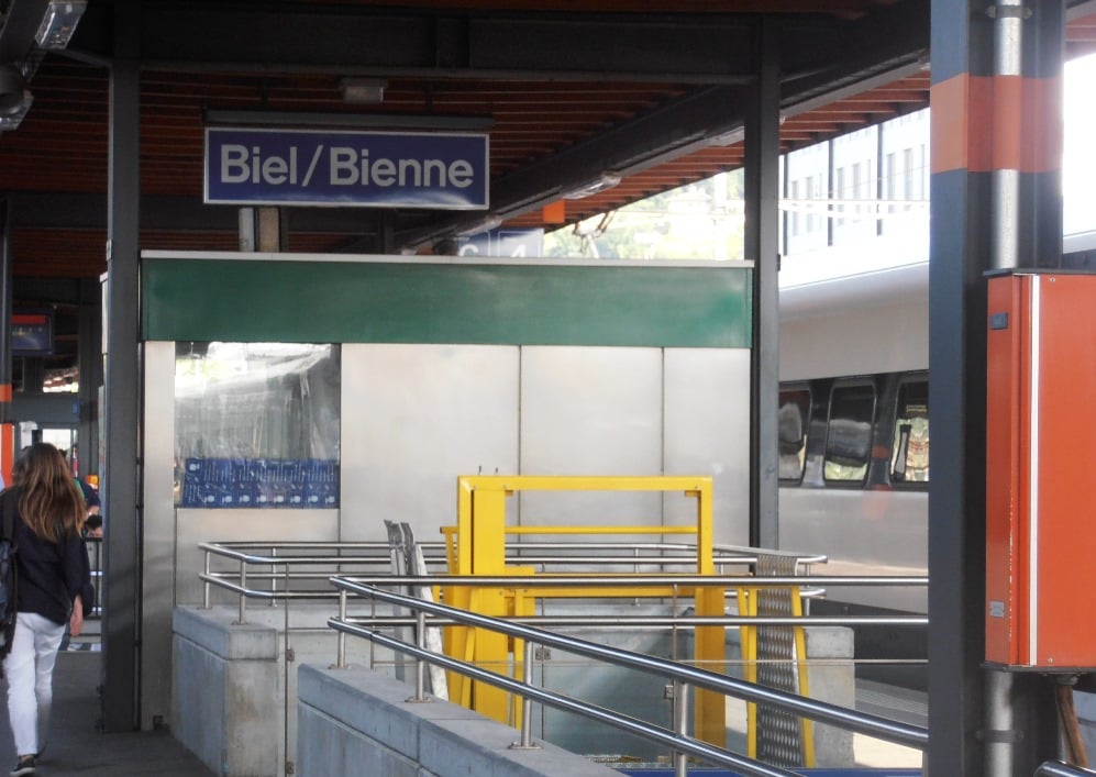 A1 Bienne rail sign.jpg