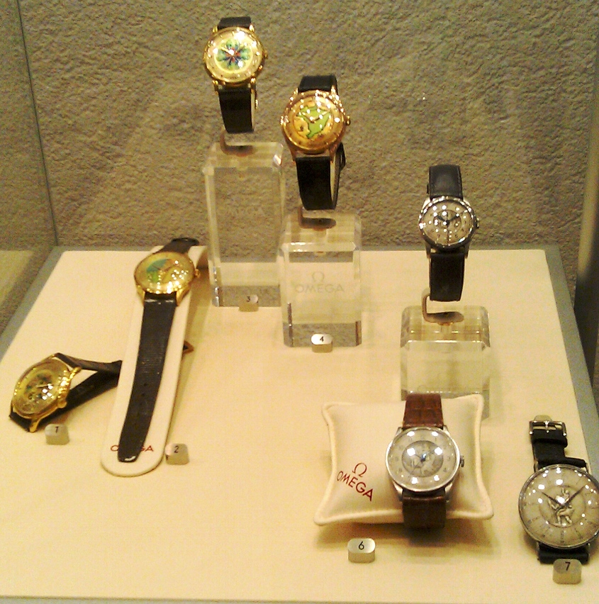 B32 case 10 Cloissone dial and Sclupture dial.jpg