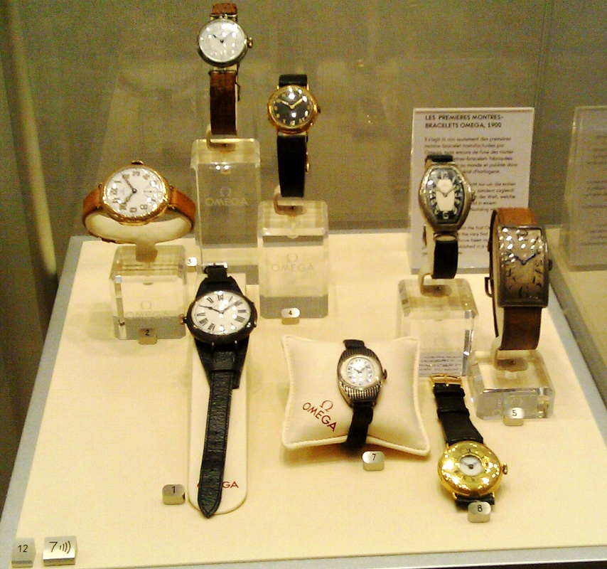 B37 case 12 Bracelets.jpg