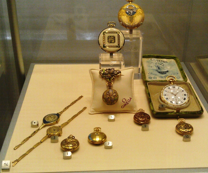 B46 case 14 Early days jewellery watch.jpg