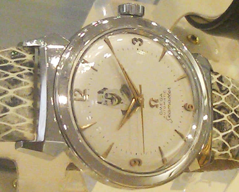 E25 Case 90 Saudi ibn Saud dial hooded lug Seamaster watch.jpg