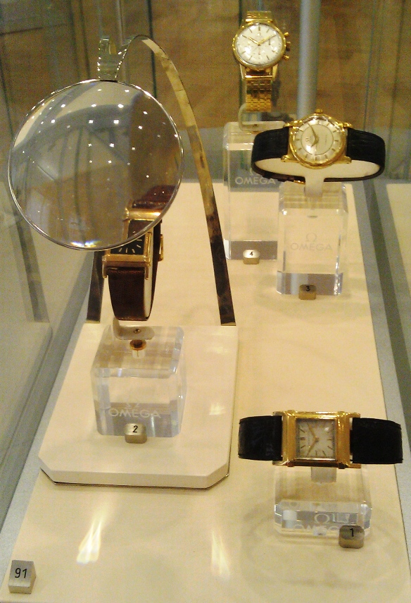 E26 Case 91 Official retailer watches.jpg