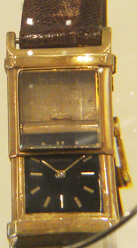 E27 Case 91 Official retailer Gold Cartier watch.jpg