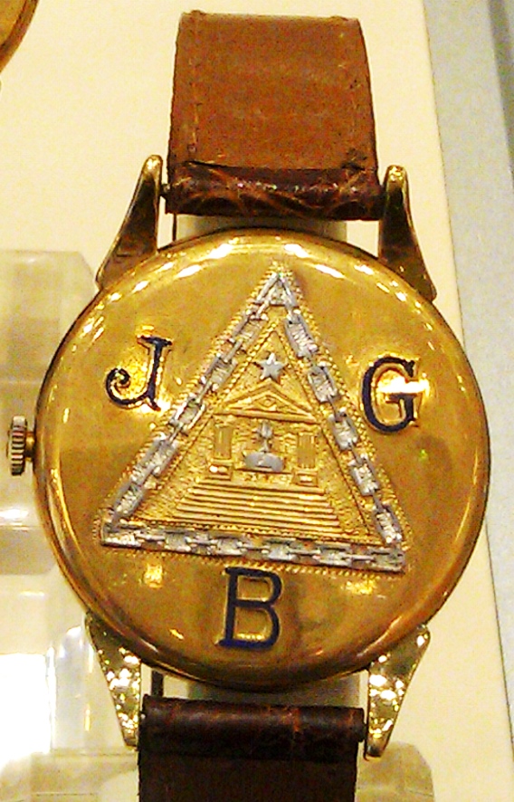 E31 Case 92 Official Secret society Masonic watch 1.jpg
