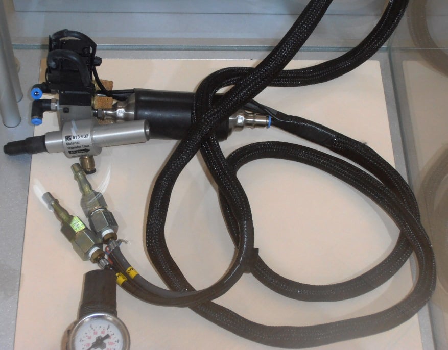 E13 Case 88 James Bond World Not Enough pneumatic support.jpg