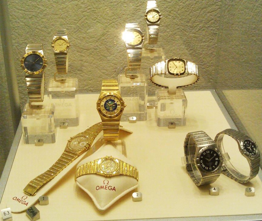 F50 Case 63 Double claw Connie watches.jpg