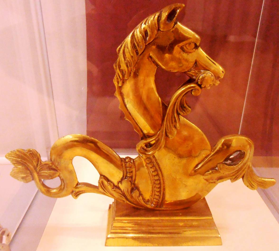 G16 Case 69 Seamaster Hippocampus statue.jpg