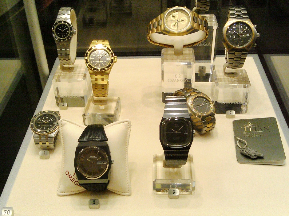 G17 Case 70 Year 70s Dressy Seamaster.jpg