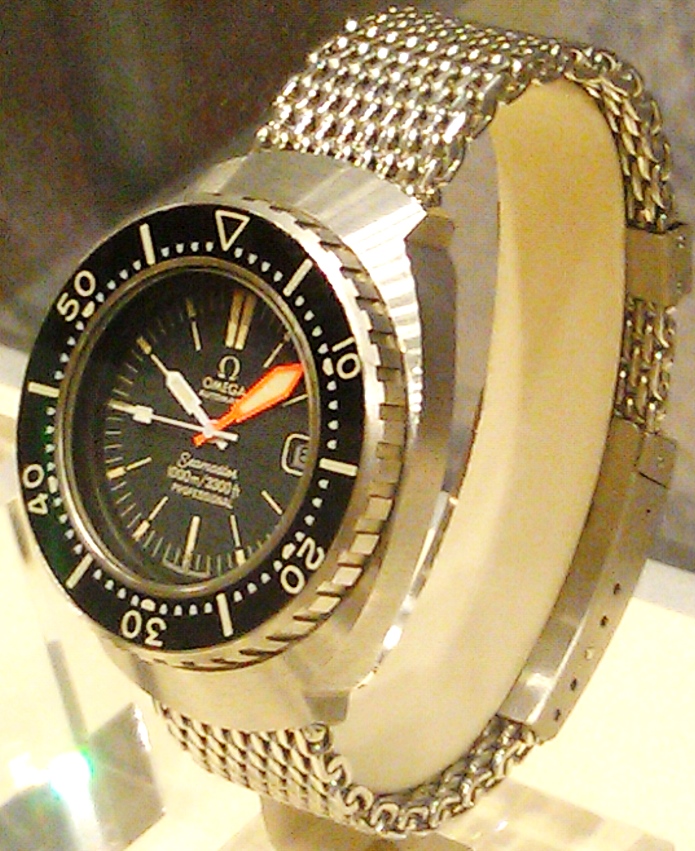 G50 Case 74 1970s Diver Seamaster 1000.jpg