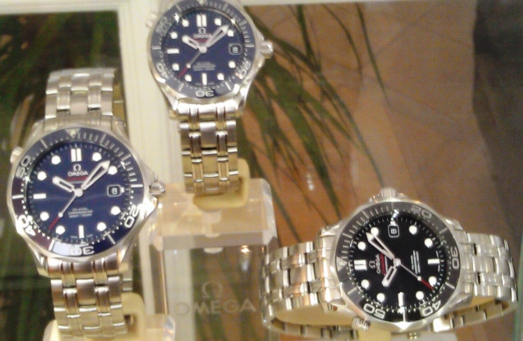 H49 Case 35 Modern Seamaster Pro Ceramic bezel.jpg