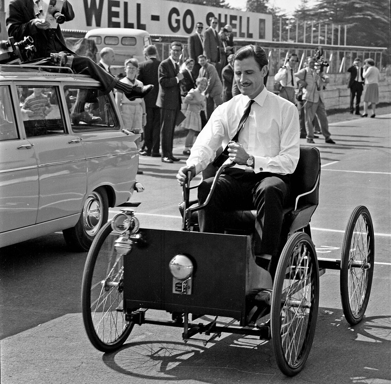 Graham Hill.jpg